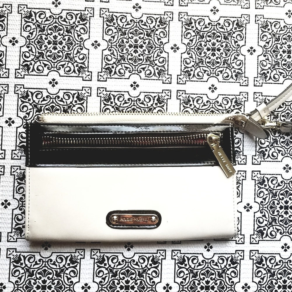 Anne Klein White Leather Wallet Fuchsia Interior